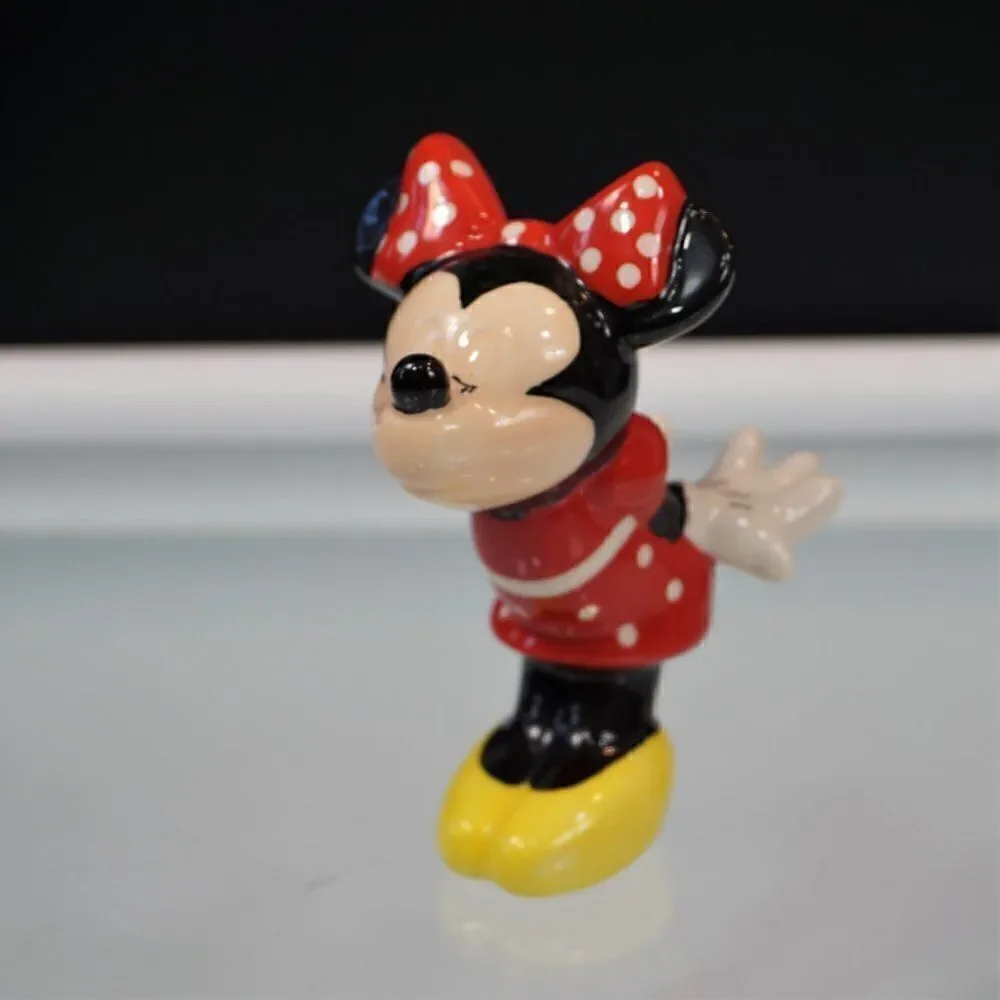 Disney minnie kissing